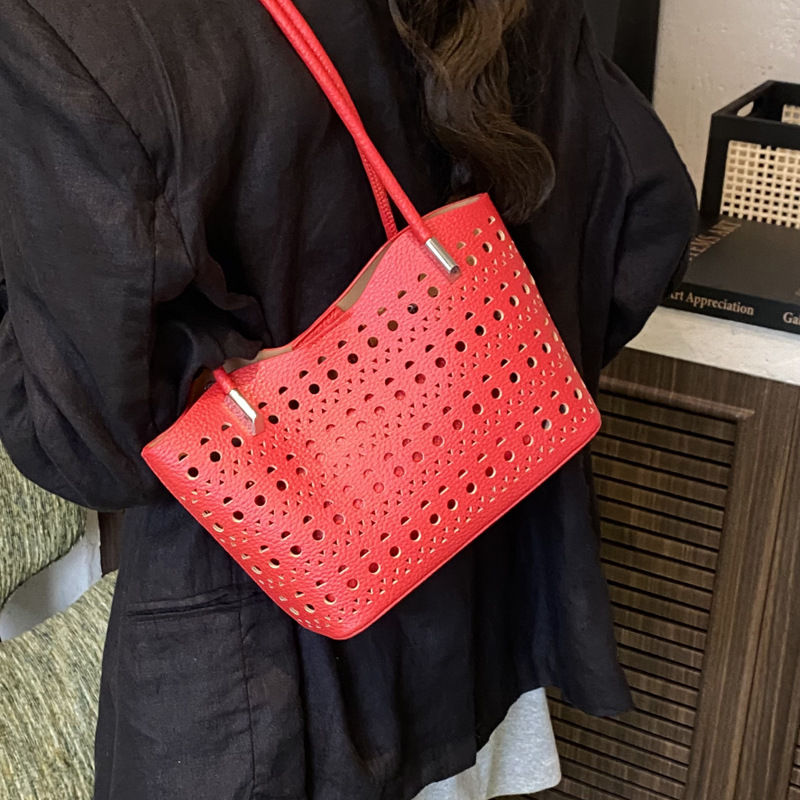 Versatile hollowed-out tote bag, niche design, commuter beach single-shoulder bag, large capacity, simple texture, handbag for women Specification drawing