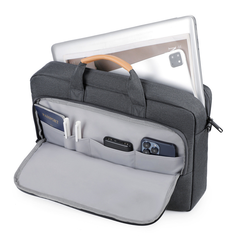 Six-dimensional airbag laptop bag, thick 16-inch large-capacity multi-functional 18-inch gaming laptop bag Application Scenario