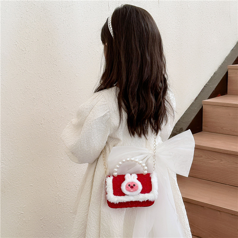 New Year's bag: Girl's crossbody pearl handbag, bow, heavy and stylish plush bag, red girl princess bag Application Scenario