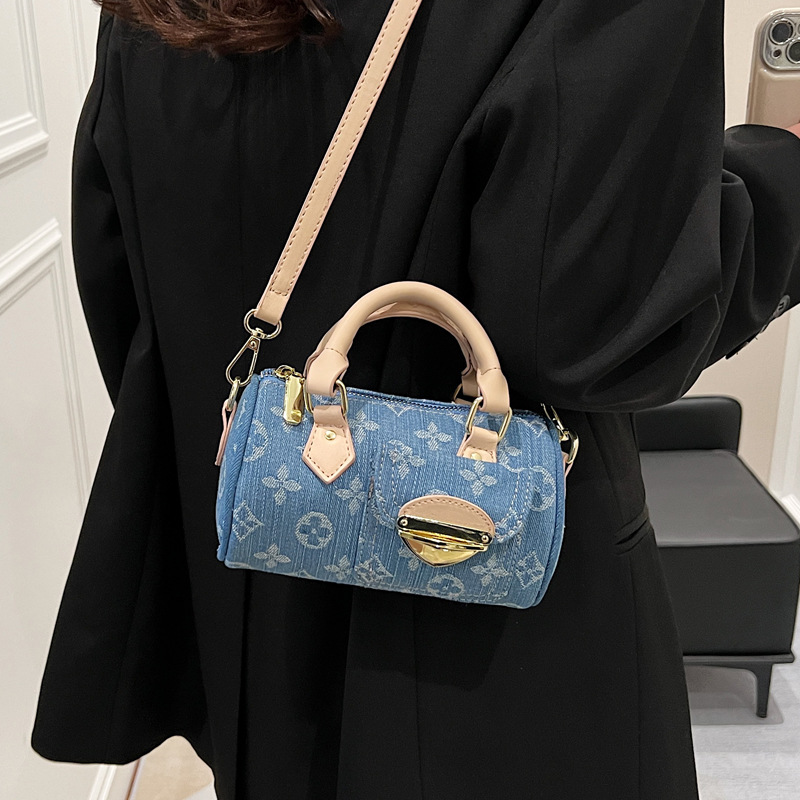 New women's bag, pillow bag, woven denim handbag, niche European and American trend retro single-shoulder bag, trendy women's bag Specification drawing