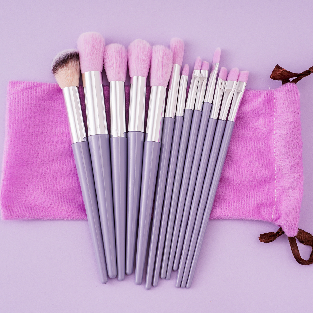 The 13-piece set of taro paste purple makeup brush, eyeshadow brush, blush brush, and powder brush is a complete set of super soft and portable beauty tools Specification drawing