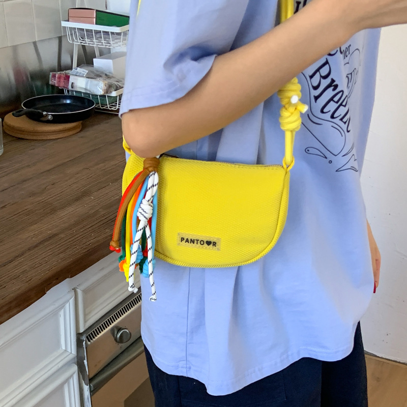 Summer's new niche design saddle bag 2025: Fashionable, trendy, casual and stylish, a chic single-shoulder crossbody bag for ladies Application Scenario