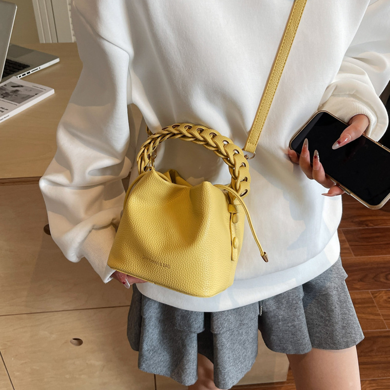 Korean style bucket bag 2025 Summer new style, trendy and versatile, women's crossbody, niche and super popular single-shoulder bag details Picture