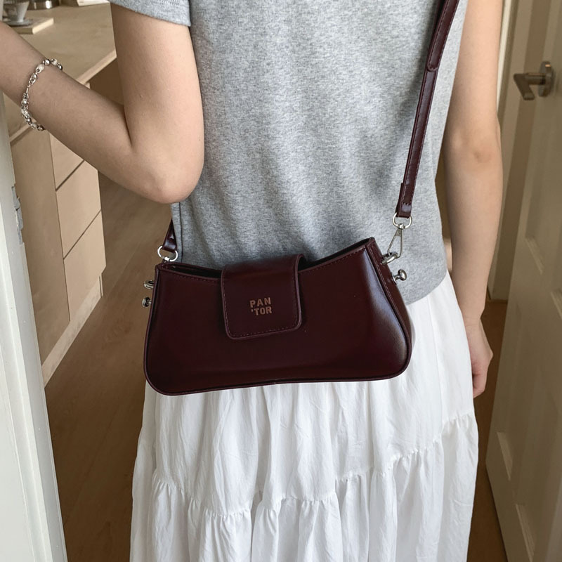 Trendy women's bags for the 2025 summer season: New, fashionable and stylish single-shoulder underarm bag, casual and simple crescent moon bag Specification drawing
