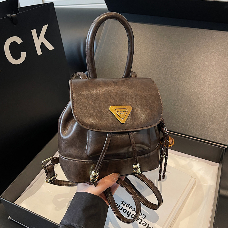 This is a new, stylish, mini, lightweight and cute shopping backpack for girls in the autumn of 2024 details Picture