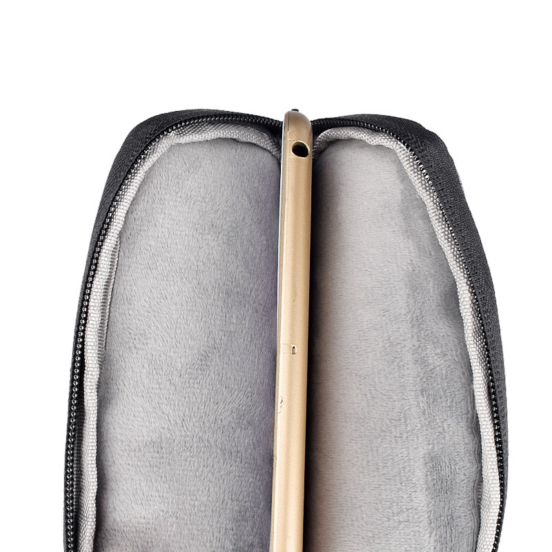 The inner liner of the ipad tablet bag is a portable storage bag suitable for business trips. It is light and thin and can be printed with a logo details Picture