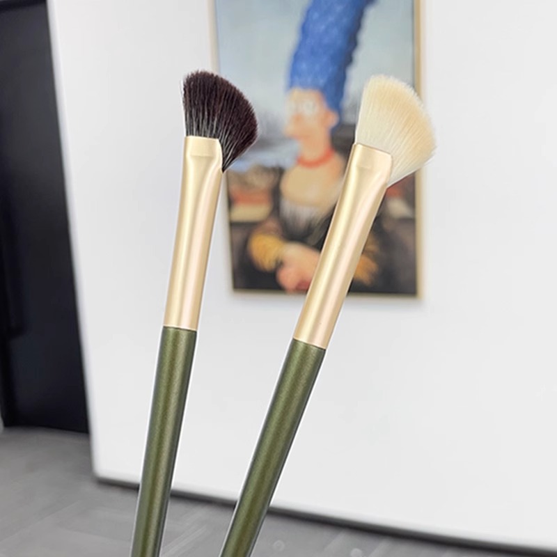 Nose shadow brush, makeup brush, slanted head, small fan-shaped shadow, nose bridge modification, highlight blending, concealer brush, beauty tools, cross-border Application Scenario