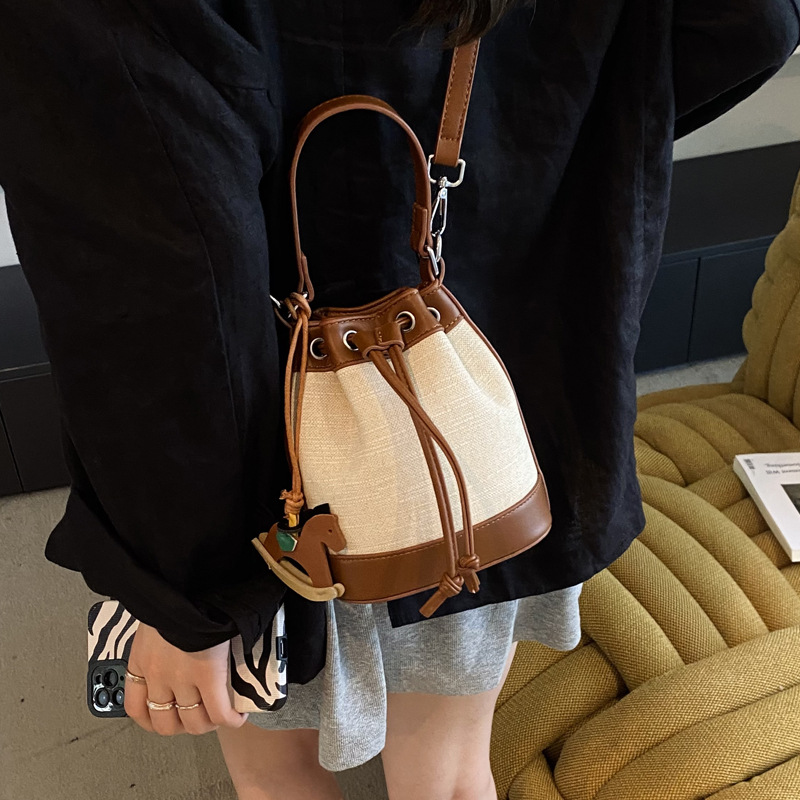 Spring and Summer fashion handbag for women, 2025 new style drawstring and stylish single-shoulder bag, Korean retro and trendy crossbody bucket bag Application Scenario