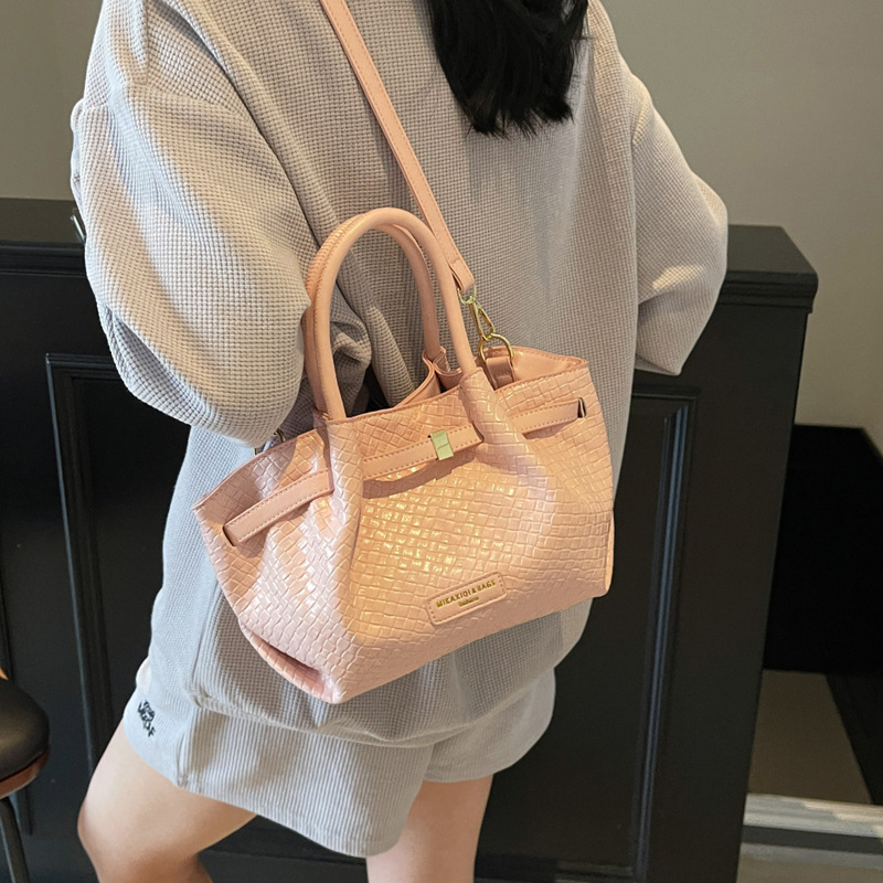 Simple crossbody bag 2025, single-shoulder bucket bag, Spring new style for work, Korean style bag, embossed commuting fashion bag for women Specification drawing