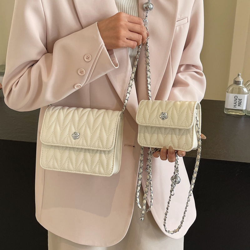 The new fashionable chain single-shoulder bag for women in 2025 summer is a versatile and trendy crossbody bag with a stylish diamond-shaped pattern for ladies Specification drawing