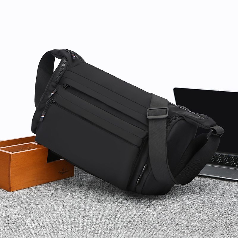 2024 New stylish and versatile messenger bag, Japanese minimalist functional single-shoulder bag, casual men's large-capacity crossbody bag Specification drawing