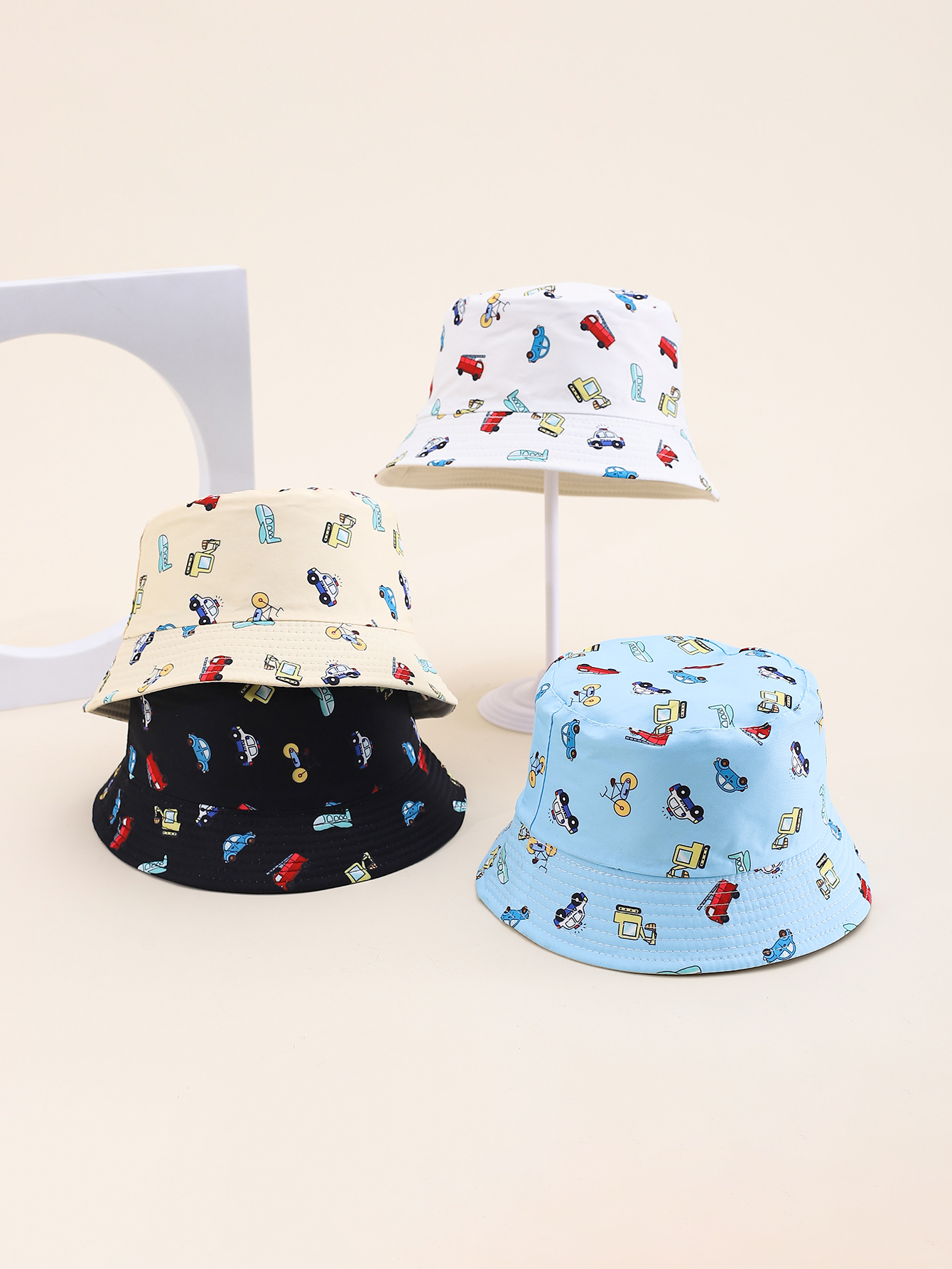 This spring and summer hit children's toy car printed double-sided fisherman's hat is cute, cartoon, classic and versatile. It's a unique children's double-sided fisherman's hat with a pier circumference of 54CM full figure