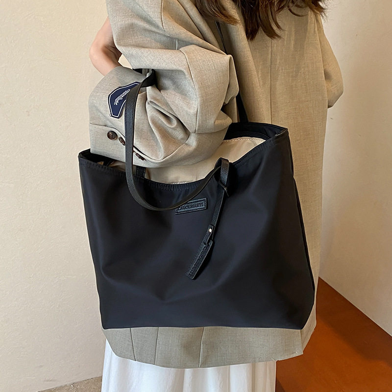 The new Korean-style trendy casual tote bag for women, Oxford fabric large-capacity single-shoulder bag 2025, exudes a sense of luxury Specification drawing