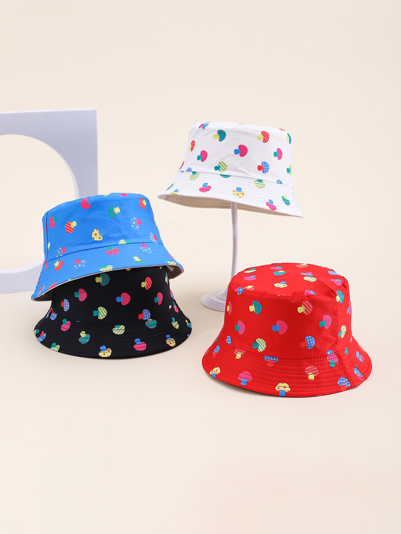 This is a popular children's double-sided fisherman's hat with mushroom prints in spring and summer. It's cute, cartoon, classic and versatile. It's a unique children's double-sided fisherman's hat with a pier circumference of 54CM full figure