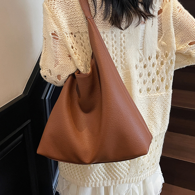 2025 New trendy, retro single-shoulder bag, commuter quality tote bag, simple and large-capacity handbag, women's bag details Picture