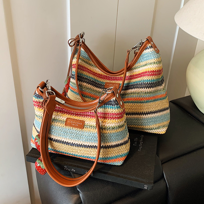 2025 Versatile casual single-shoulder woven straw bag with contrasting colors and large capacity, new summer tote bag for women, beach and seaside full figure