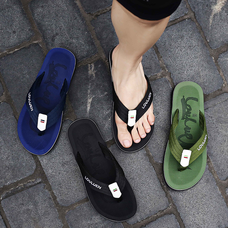 2025 New style beach flip-flops for men, wholesale summer fashion outdoor men's cool flip-flops, thick-soled flip-flops, cross-border Application Scenario