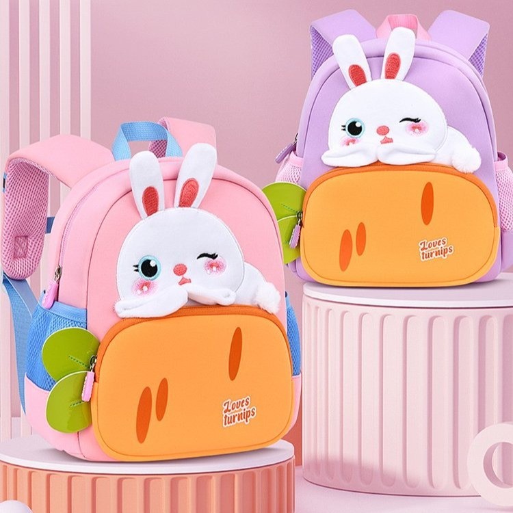 A new, lightweight, waterproof and durable backpack for girls in the middle class at the age of 3 for kindergarten Application Scenario