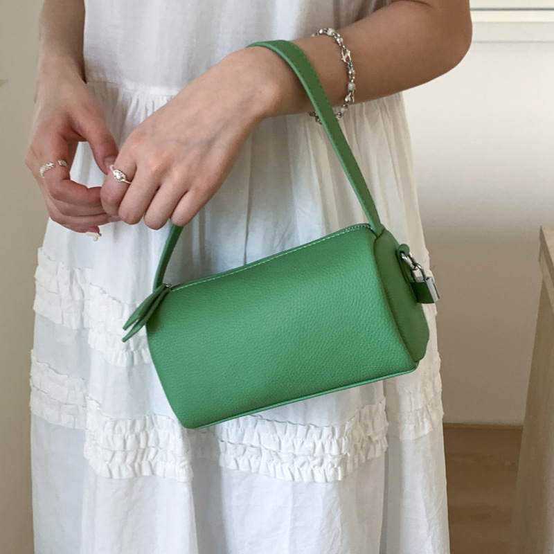 The new Korean version of the 2025 summer fashion crossbody bag features a unique design, simple and elegant texture, and is versatile for commuting Specification drawing