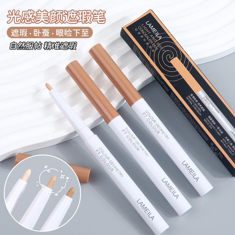 Concealer pen cream covers spots and acne marks, matte brightens tear troughs and nasolabial folds, and improves skin tone. It is waterproof and does not smudge. Highlighter pen full figure