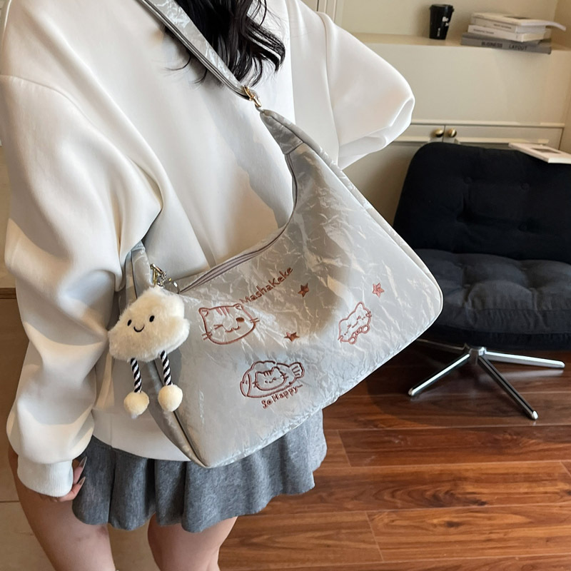 Korean style fresh and clean large-capacity single-shoulder crossbody bag, casual girl's bag 2025, Japanese cartoon printed tote bag Application Scenario