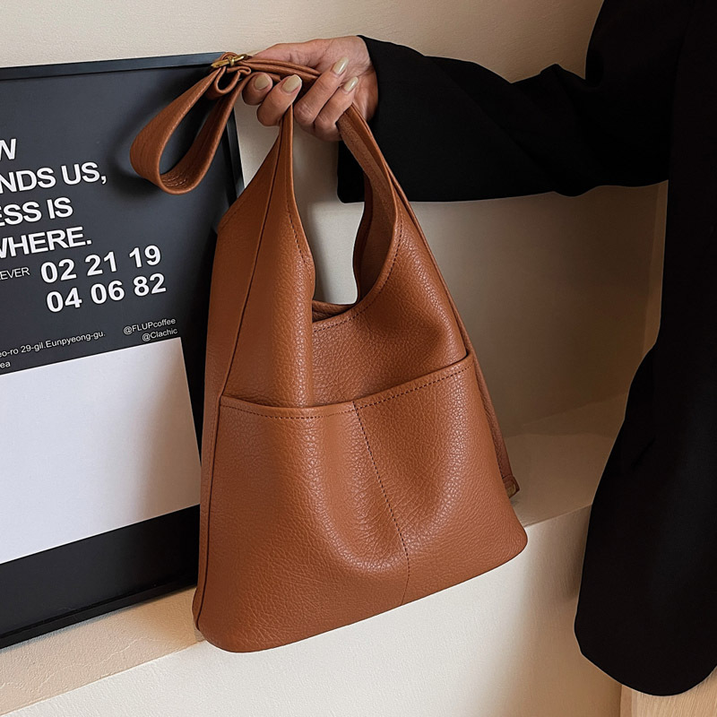 Large-capacity commuter bag, women's crossbody bag, 2025 new soft surface bucket bag, versatile single-shoulder armpit bag, women's bag full figure
