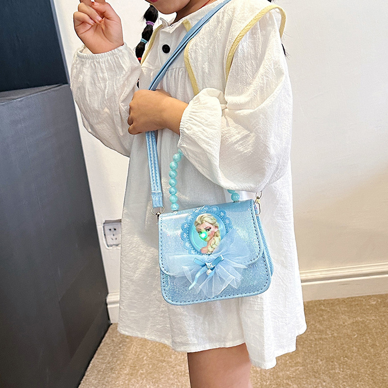 2024 New Ice Princess Children's single-shoulder Bag for Little Girls, Korean version illuminated bow sequined hand-held crossbody bag Application Scenario