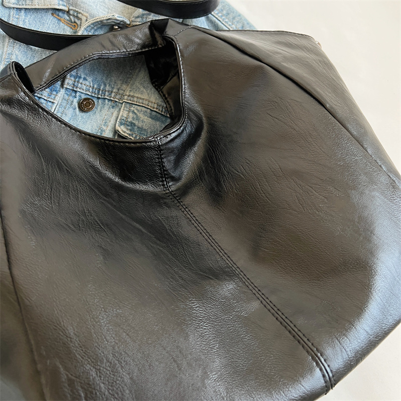 Large-capacity motorcycle bag 2022 Winter new oil-leather PU high-quality women's commuter bag, retro single-shoulder crossbody bag Specification drawing