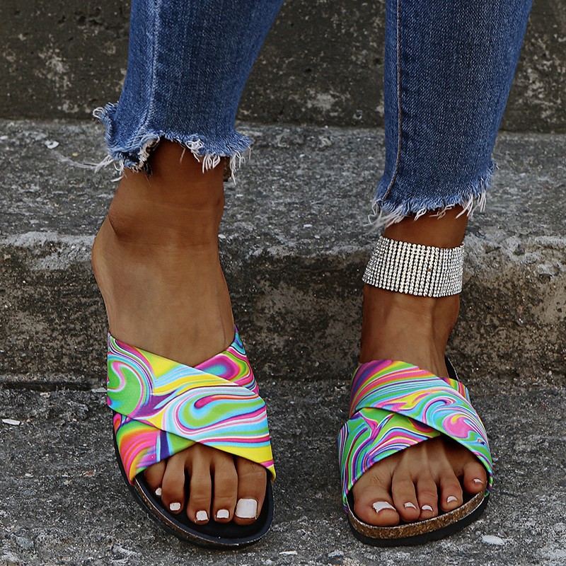 wish Fashion slippers for women's export, large-sized flat one-shoulder flip-flops, European and American colorful women's shoes, one-piece consignment Application Scenario