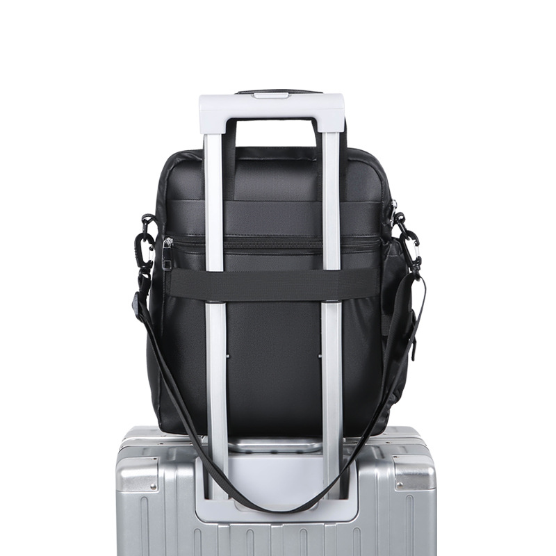 The new 2024 casual and sporty single-shoulder bag exudes a sense of sophistication. It's a simple men's design with a large capacity and water repellent crossbody Specification drawing