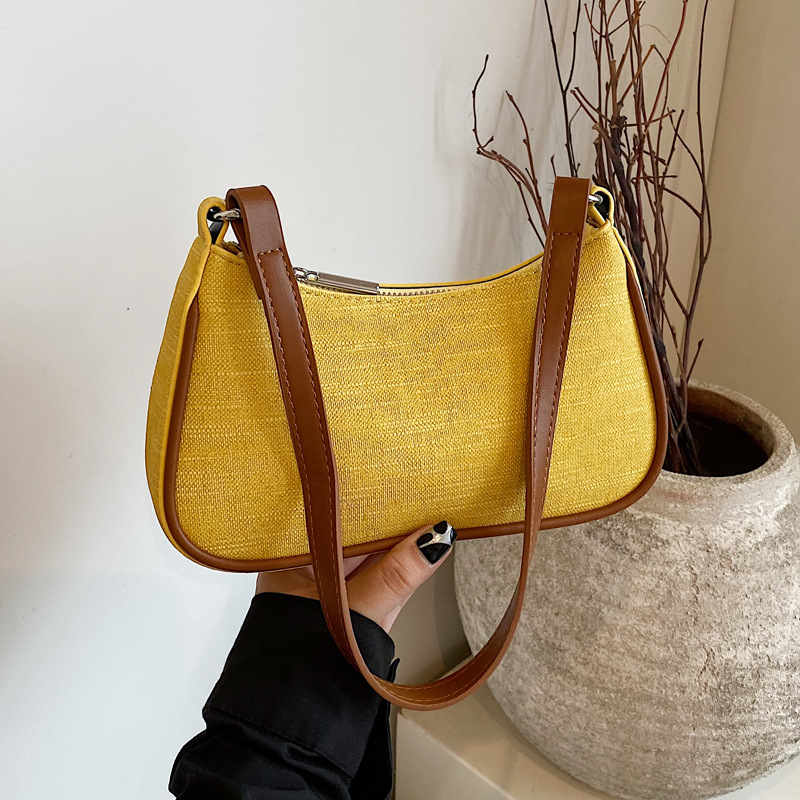 A niche design and fashionable underarm bag for summer 2025, a versatile and high-quality crossbody bag for women's daily commuting full figure