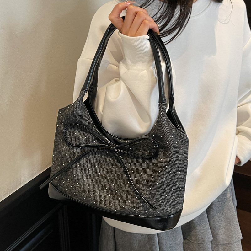 This year, fashionable and elegant underarm bags for women are in vogue. In 2025, there are new large-capacity bow bow hand-held shoulder bags and bucket bags Specification drawing