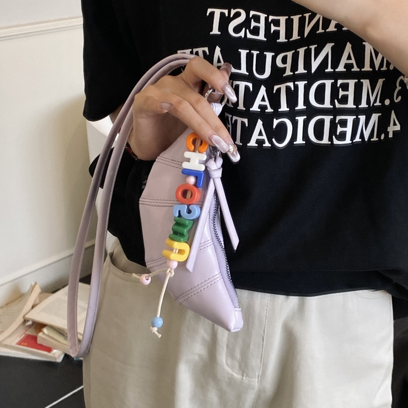 The cute horn bag with a niche neckline design is fashionable and trendy. The mini crossbody bag is in a solid color, simple and elegant with a high-end texture details Picture