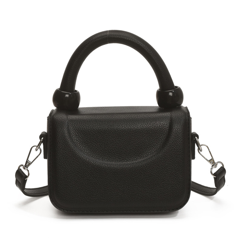 The new summer 2025 casual, trendy and niche design crossbody bag is a fashionable hand-held and shoulder-loaded small square bag Item Picture
