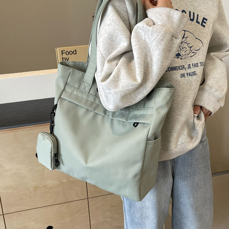 Forest College style college student commuting single-shoulder bag, large-capacity tote bag for going out, simple and versatile underarm bag Application Scenario