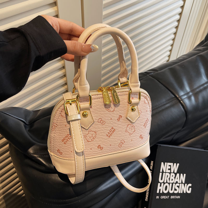 A cute girl carrying a 2025 new Korean cartoon printed single-shoulder bag is a fashionable, niche and casual women's bag full figure
