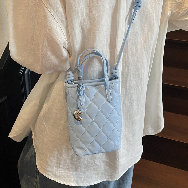 Fashionable and versatile embroidered thread diamond-shaped small bag for women, new summer 2025, simple underarm bag, niche design crossbody bag Application Scenario