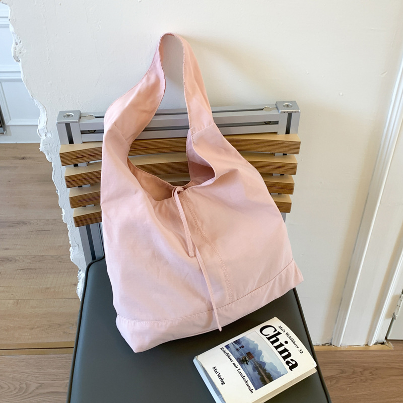 Commuting large-capacity nylon fabric bag for women, 2025 new style casual and versatile single-shoulder bag, fashionable tote bucket bag full figure