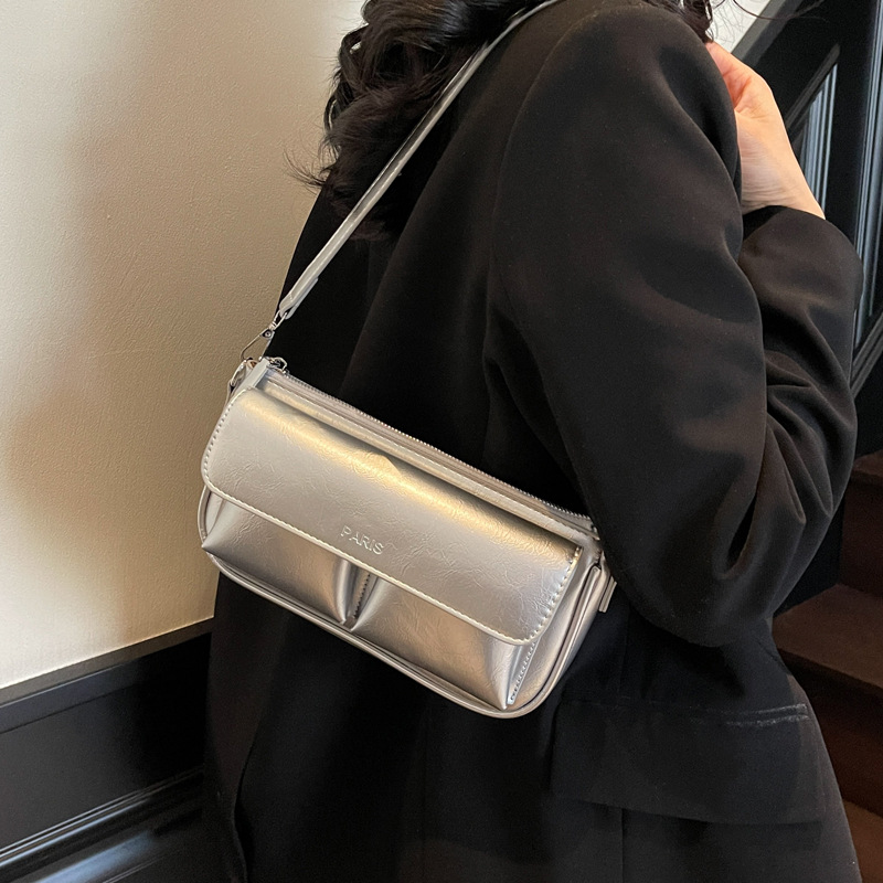 A solid color design bag for women in 2025, a trendy and fashionable single-shoulder underarm bag, and a retro commuter crossbody bag Specification drawing