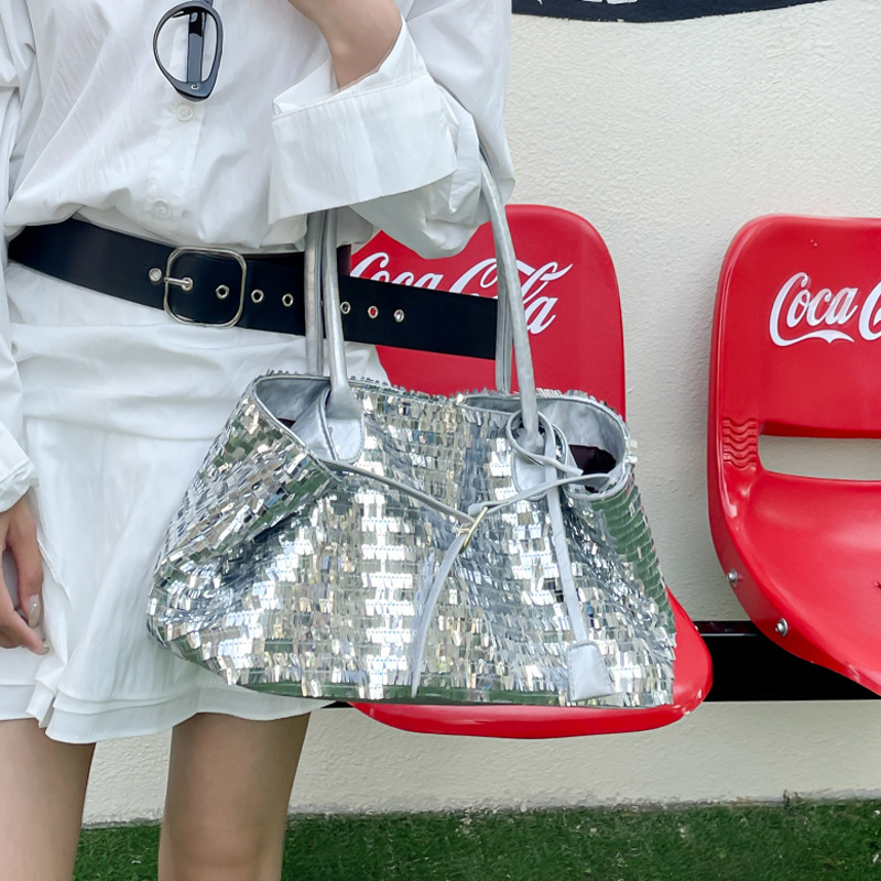 A niche design Korean version 2025 summer new single-shoulder crossbody bag for commuting, a shiny metal sequined tote bag for women Specification drawing