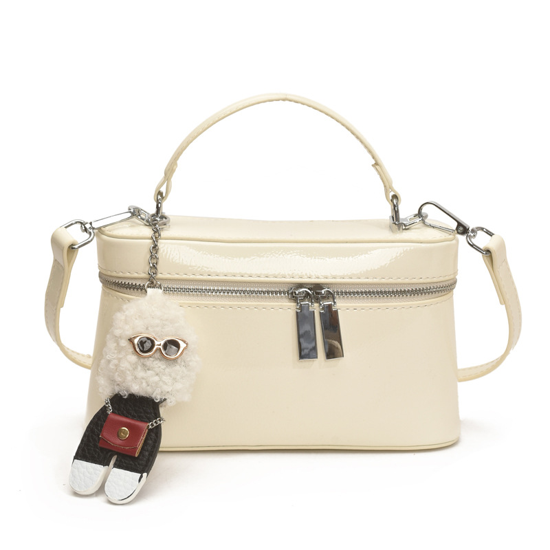 A simple and casual hand-held small bag for women in 2025, a new fashionable box and small square bag, a popular single-shoulder crossbody bag in summer Item Picture