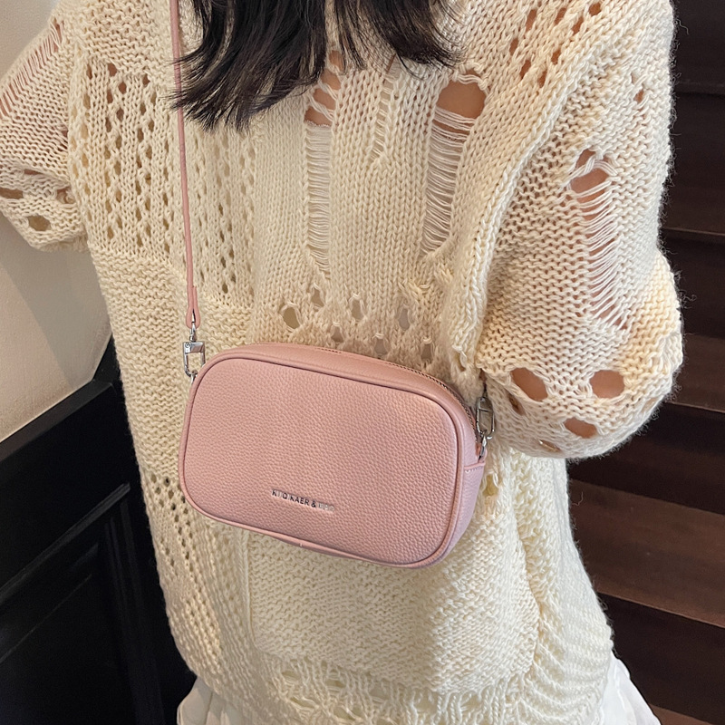 New fashionable and simple single-shoulder crossbody bag, a versatile small square bag for women, a casual, mini and portable trendy handbag for travel details Picture