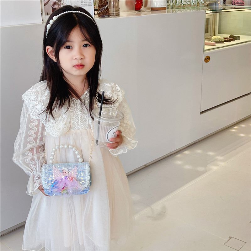 The new Korean-style princess accessory bag for Spring/Summer 2024 is a fashionable and versatile girl crossbody bag and a stylish girl single-shoulder bag Application Scenario
