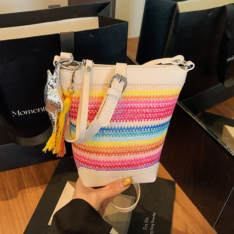 Fashionable straw woven bag for women 2025 summer new trendy woven single-shoulder crossbody women's bag, versatile bucket bag with patchwork full figure