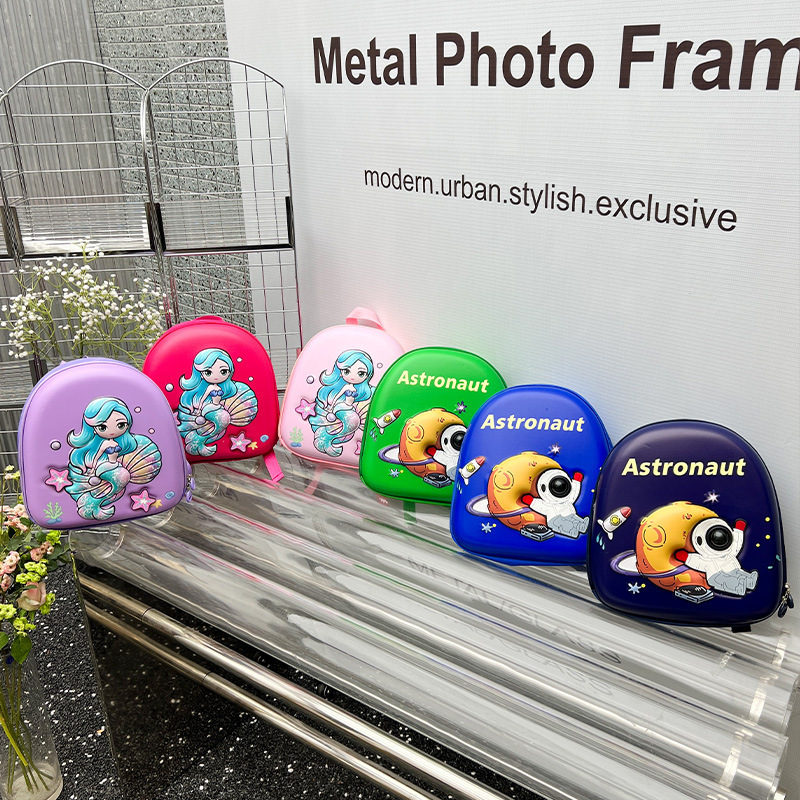 New eggshell children's kindergarten schoolbags, baby small schoolbags, boys' and girls' backpacks, cartoon casual flashing light backpacks details Picture