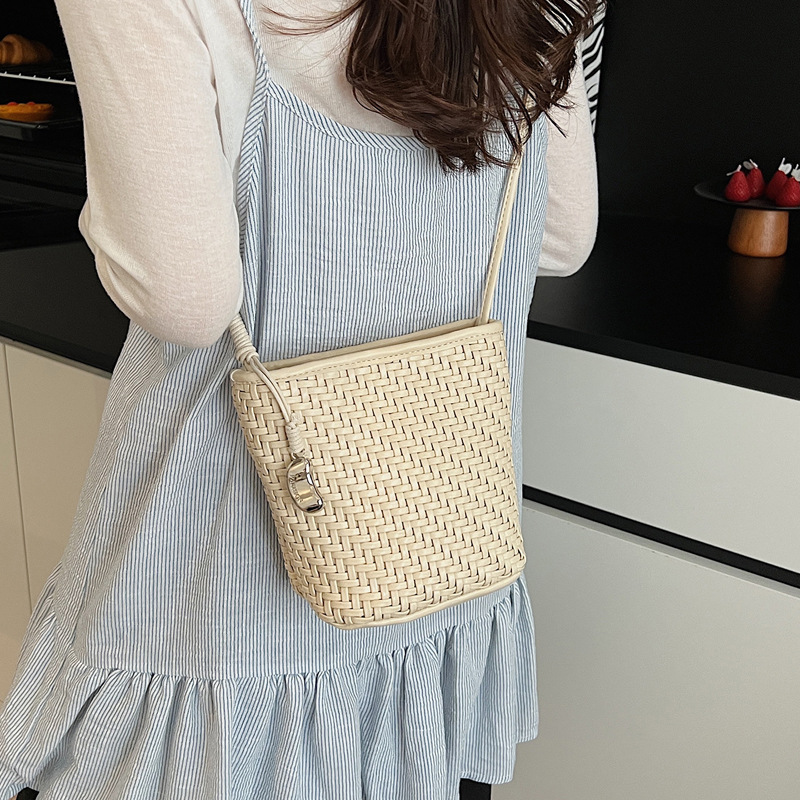 2025 Korean version Instagram trendy fashion bag woven new bucket bag, fashionable and casual women's single-shoulder crossbody commuting bag Specification drawing