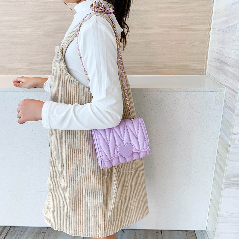 Korean-style fashionable children's bag, trendy and fragrant princess crossbody accessory bag, simple heart-shaped embroidered thread girls' small square bag Application Scenario