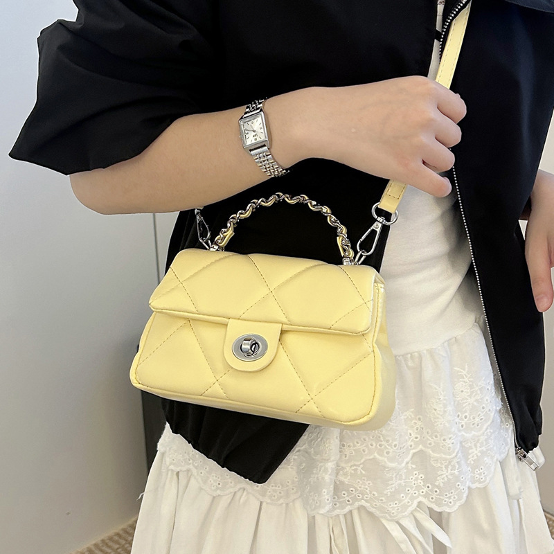 Fashionable and stylish lockable mini bag for women, 2025 new diamond-shaped chain bag, niche design, single-shoulder crossbody bag details Picture