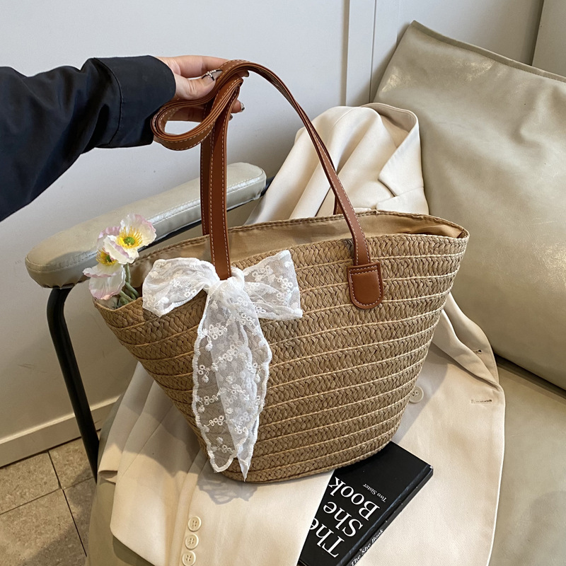 Women's large-capacity straw woven bag 2025 new style vacation beach woven bucket bag Vegetable basket commuting tote bag full figure