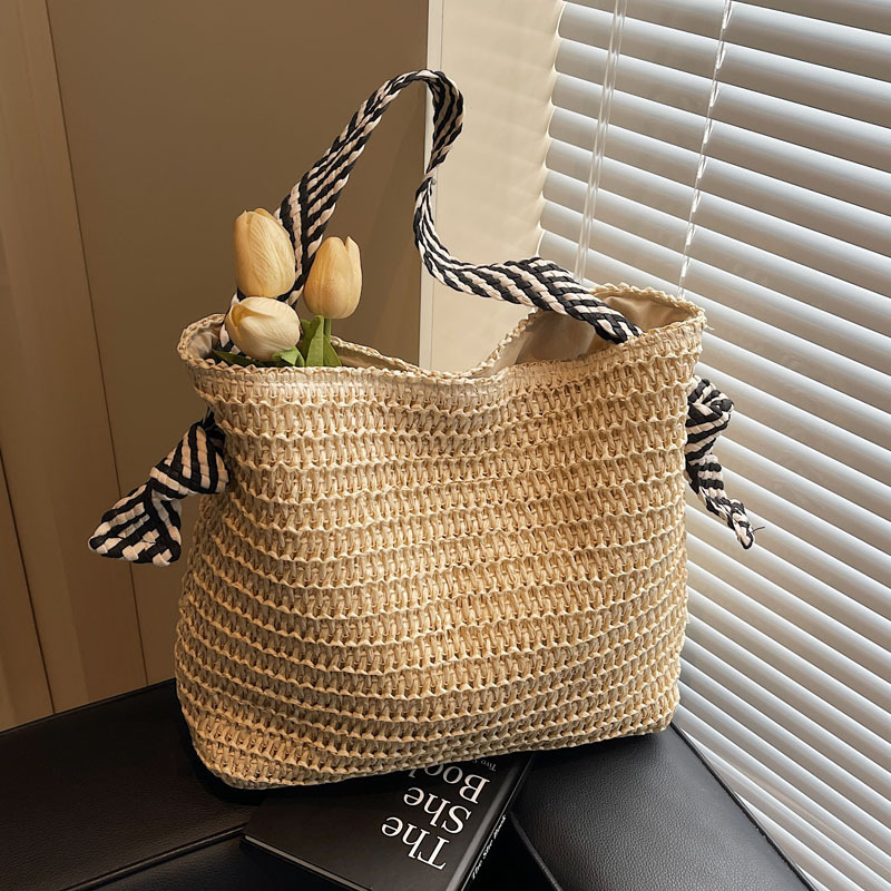 Summer large-capacity straw woven bag for women, 2025 new style seaside and beach vacation single-shoulder bag, commuter tote bucket bag full figure